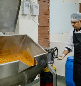 Samya India team cooking meals efficiently for mass distribution